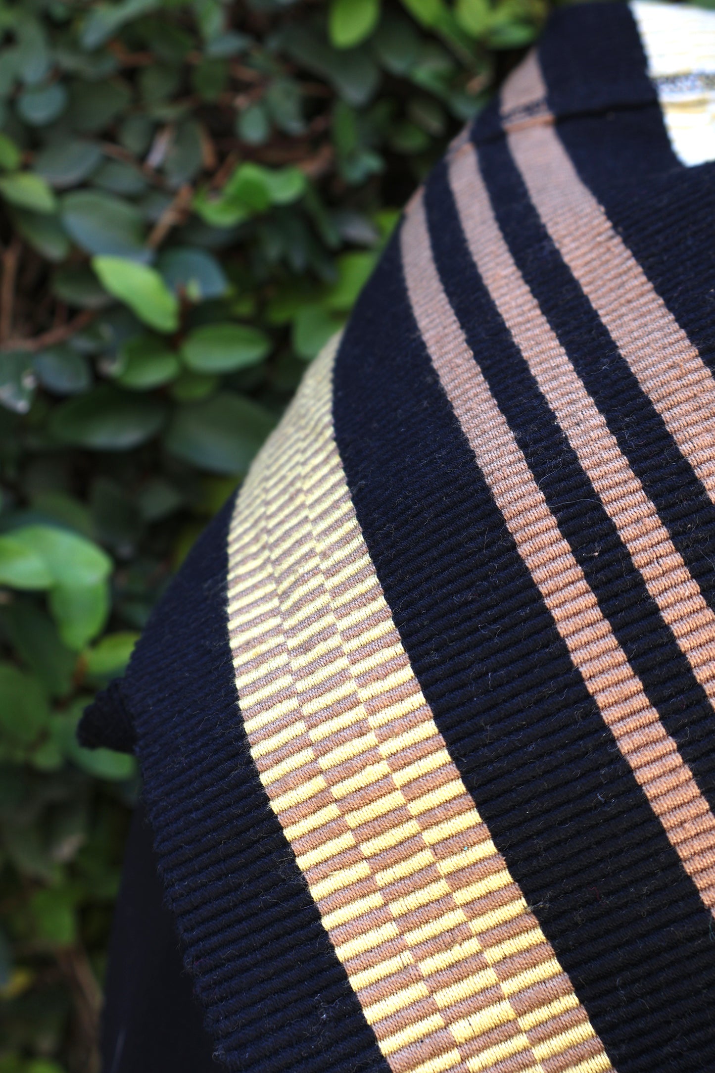 BLACK SCARF WITH BEIGE STRIPES