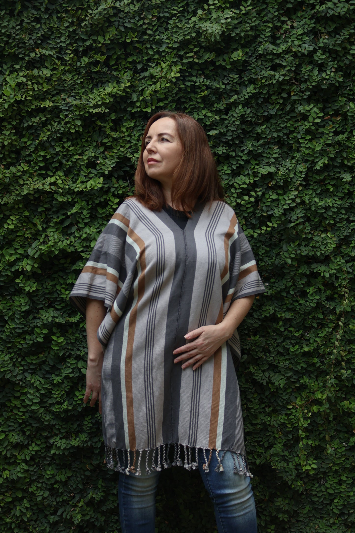 WHITE PONCHO WITH BLACK AND GOLD