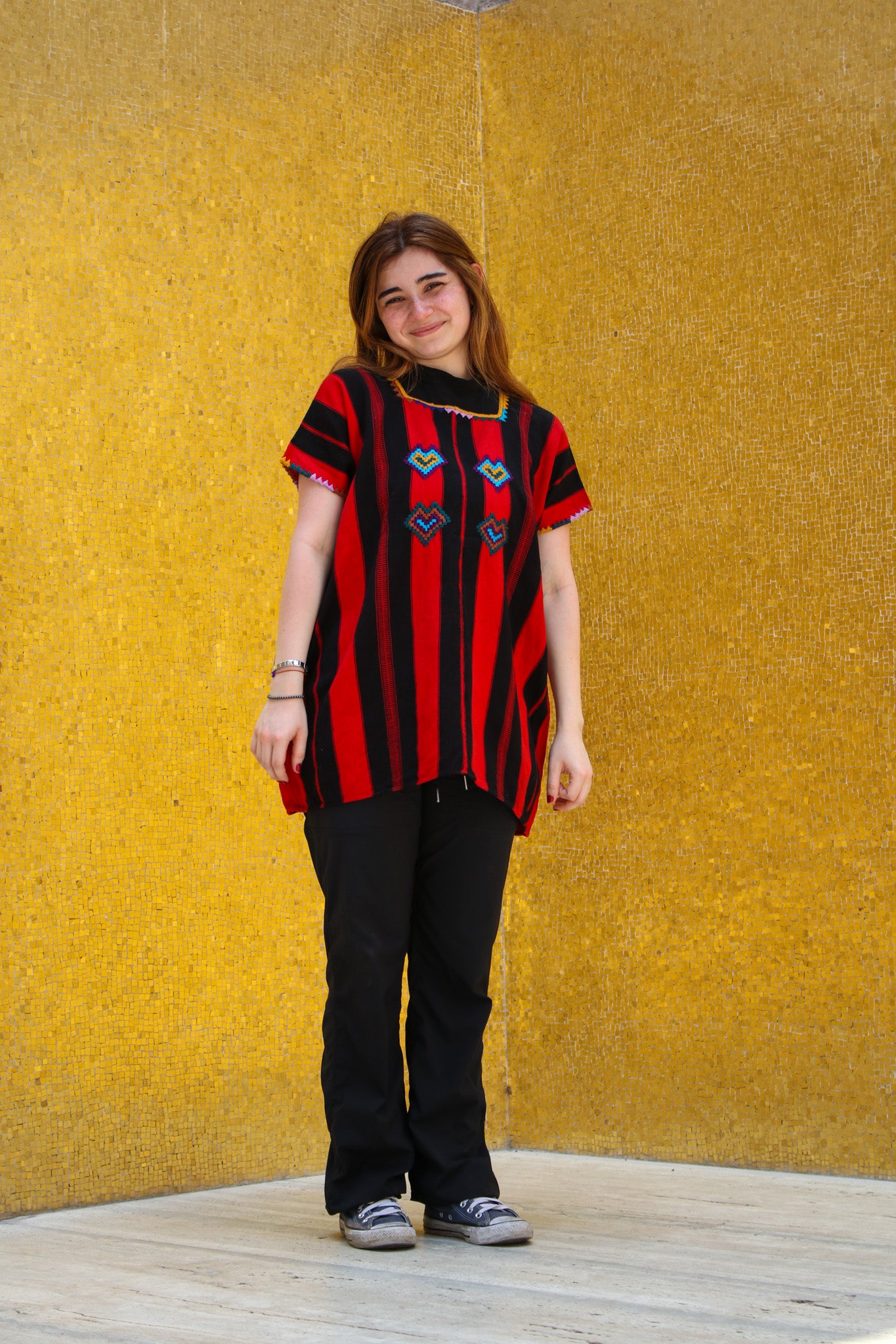 HUIPIL ROJO CON NEGRO