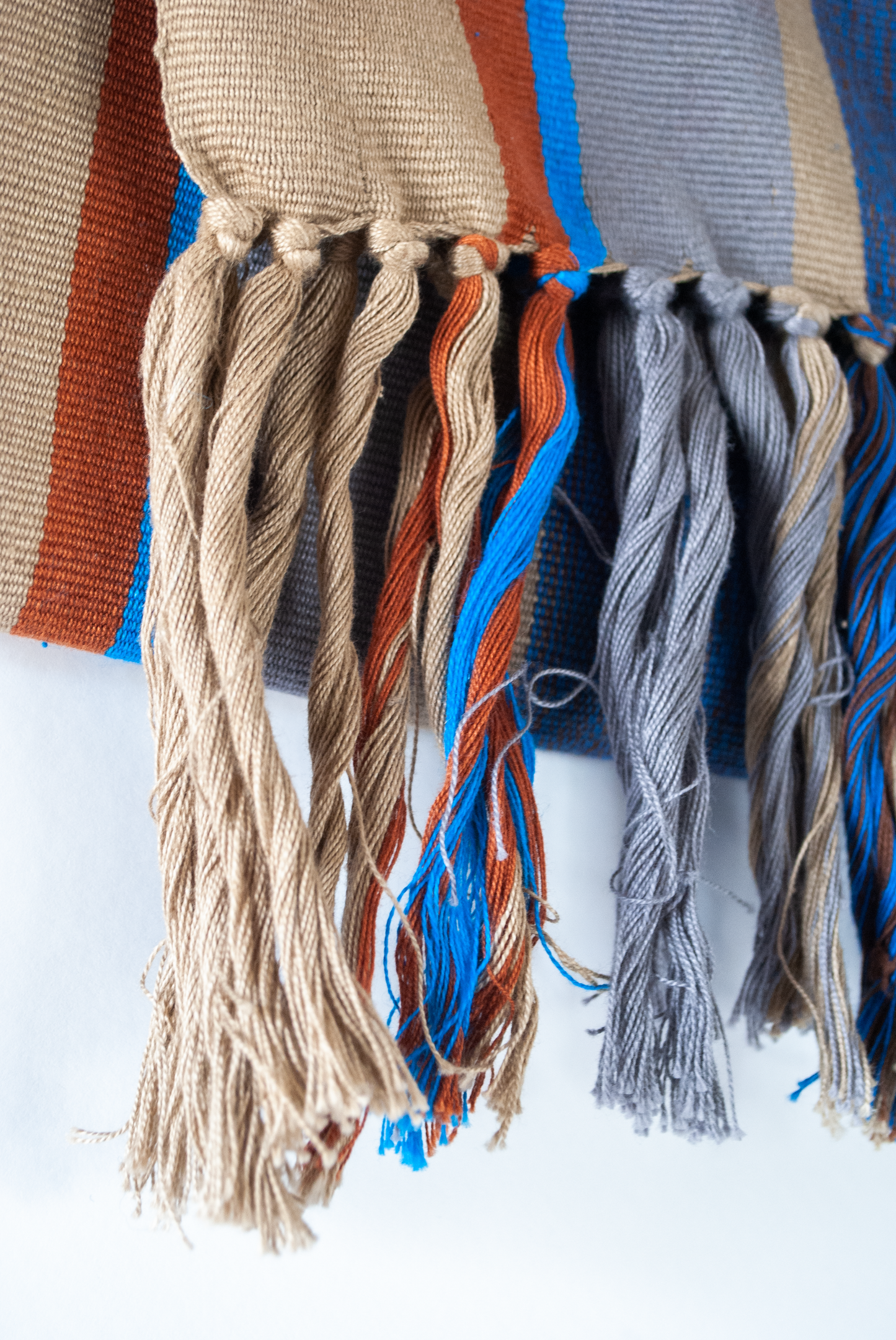 TABLE RUNNER WITH BROWN AND BLUE COLORS