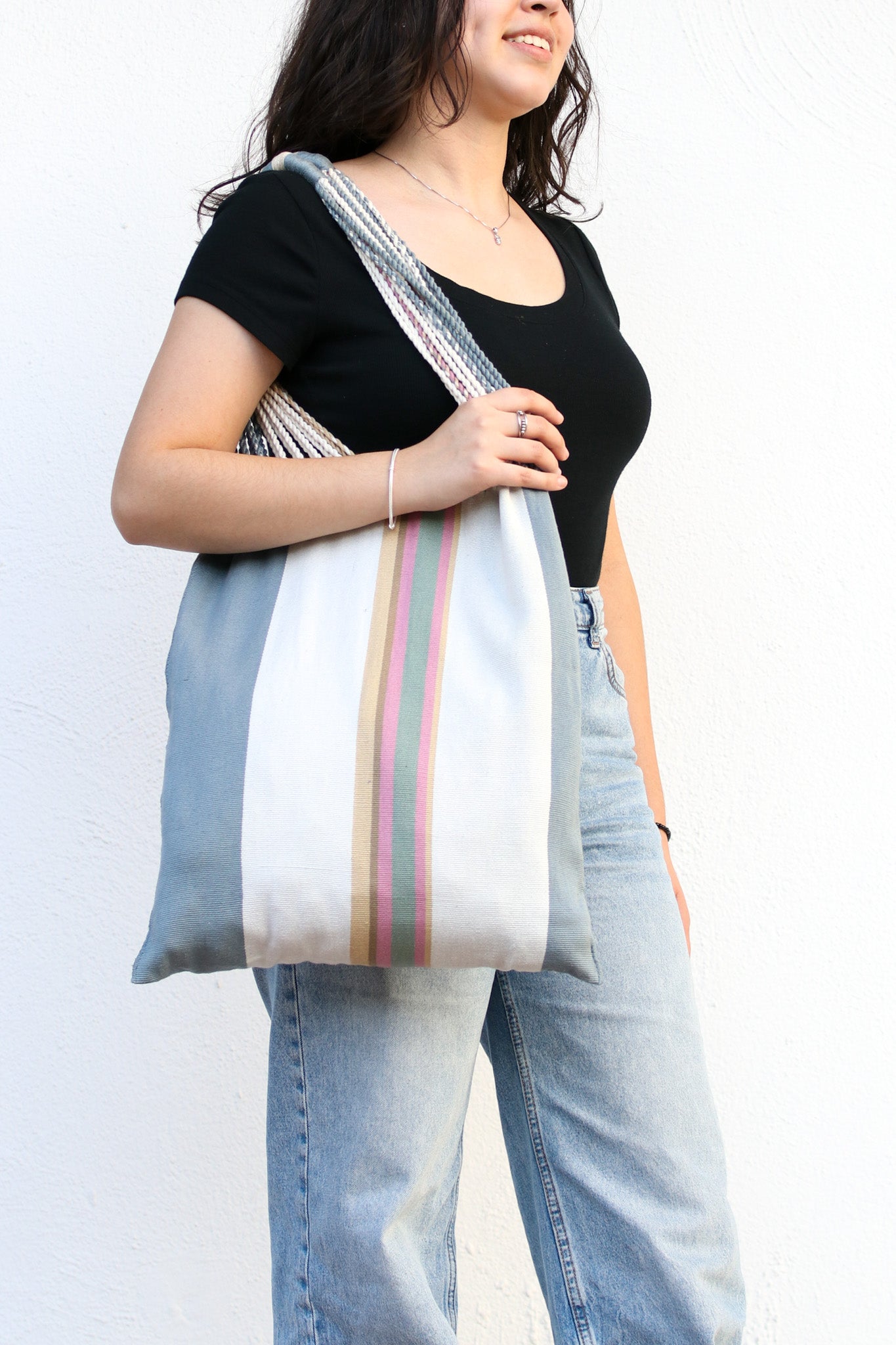 BOLSA AZUL CON BLANCO