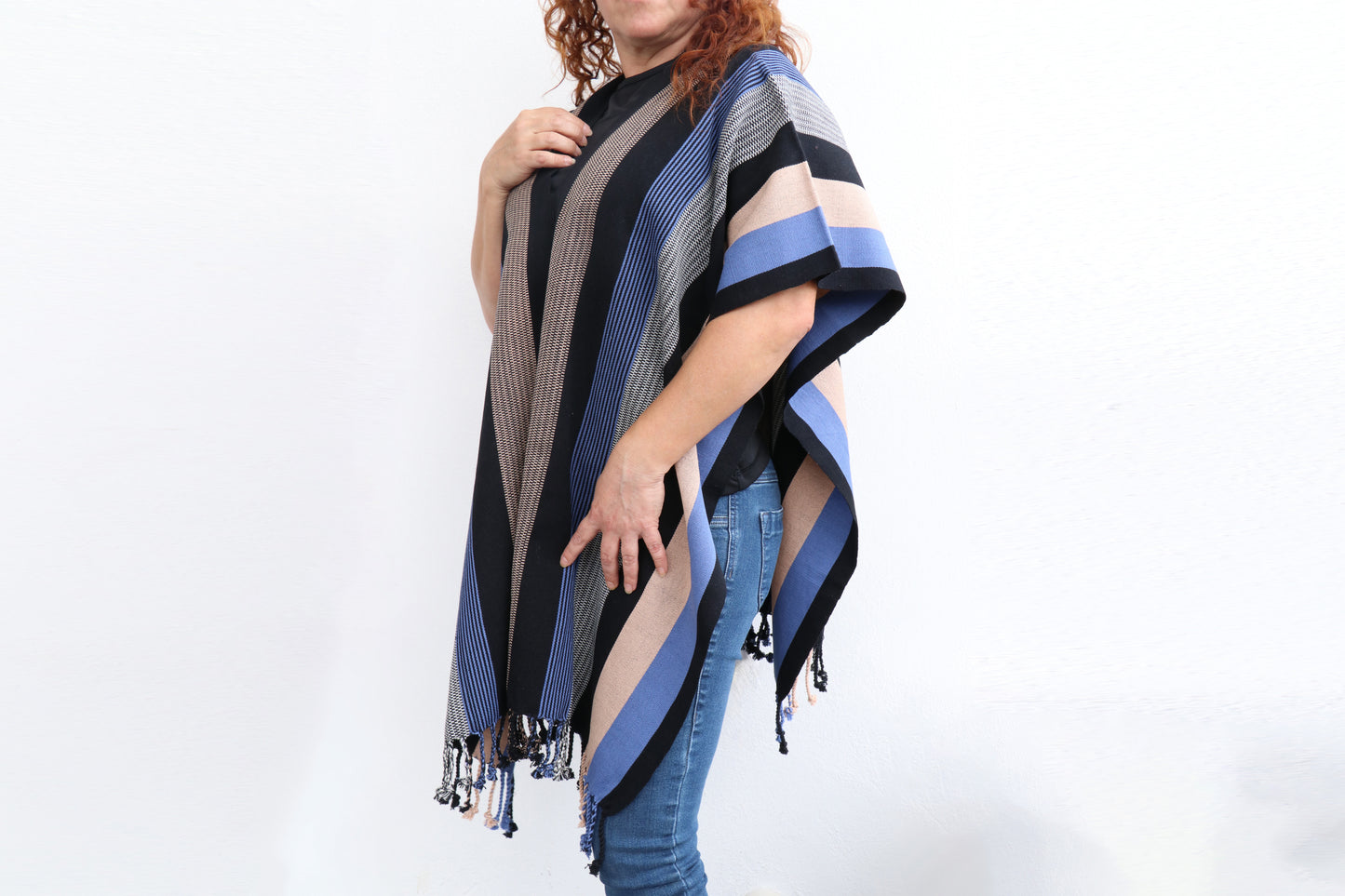 PONCHO DE RAYAS OBSCURAS Y AZULES