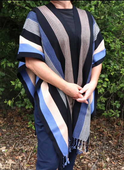 PONCHO DE RAYAS OBSCURAS Y AZULES
