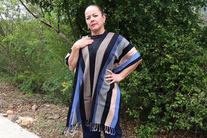 PONCHO DE RAYAS OBSCURAS Y AZULES