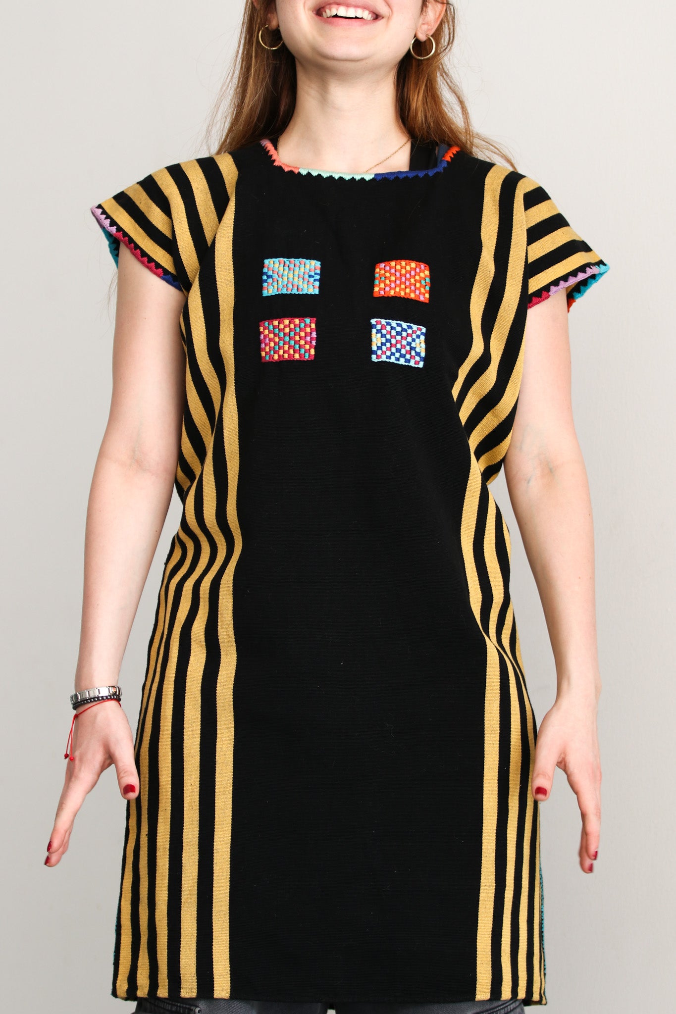 VESTIDO NEGRO CON RAYAS